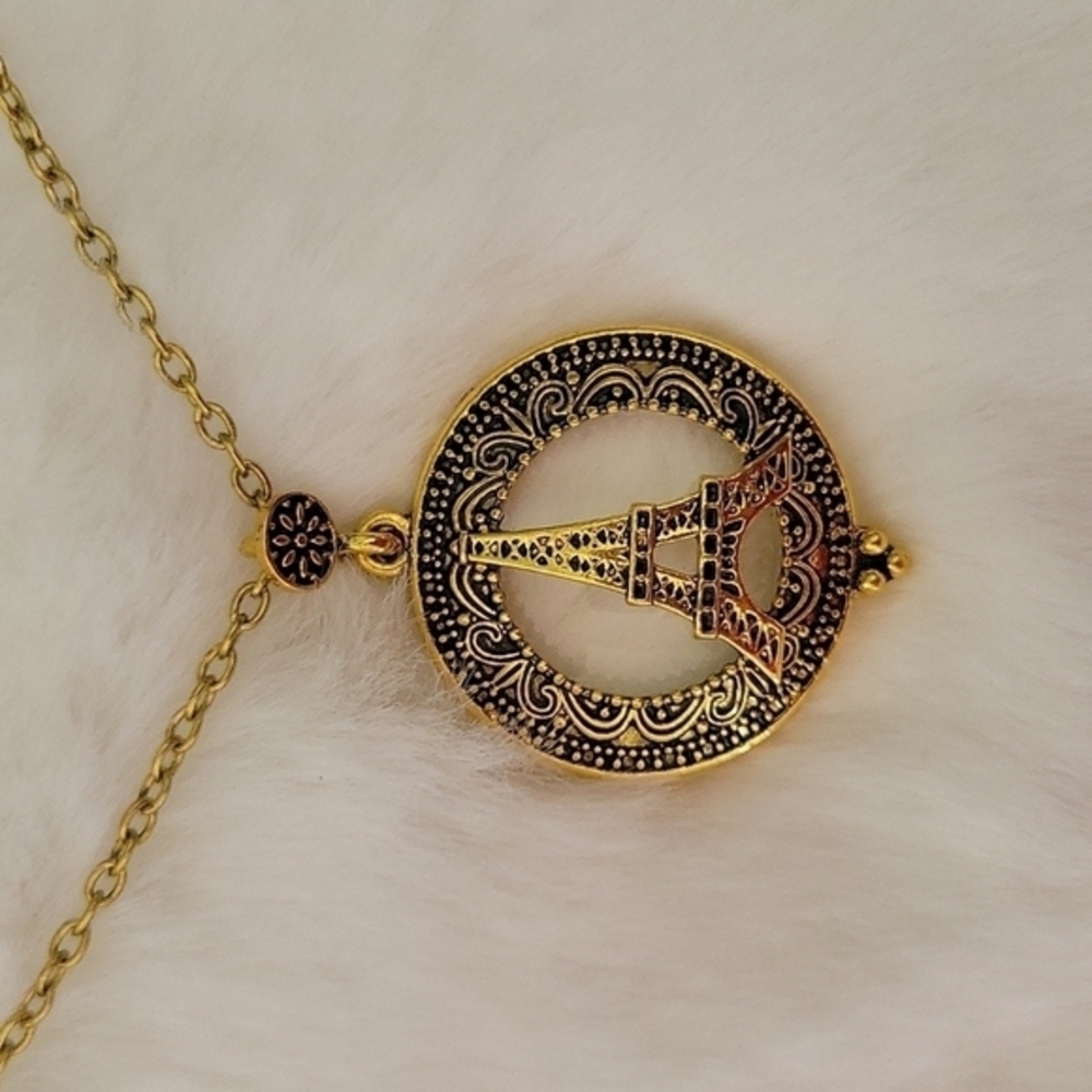 Eiffel Tower Pendal With Magnifying Glass And Necklece.